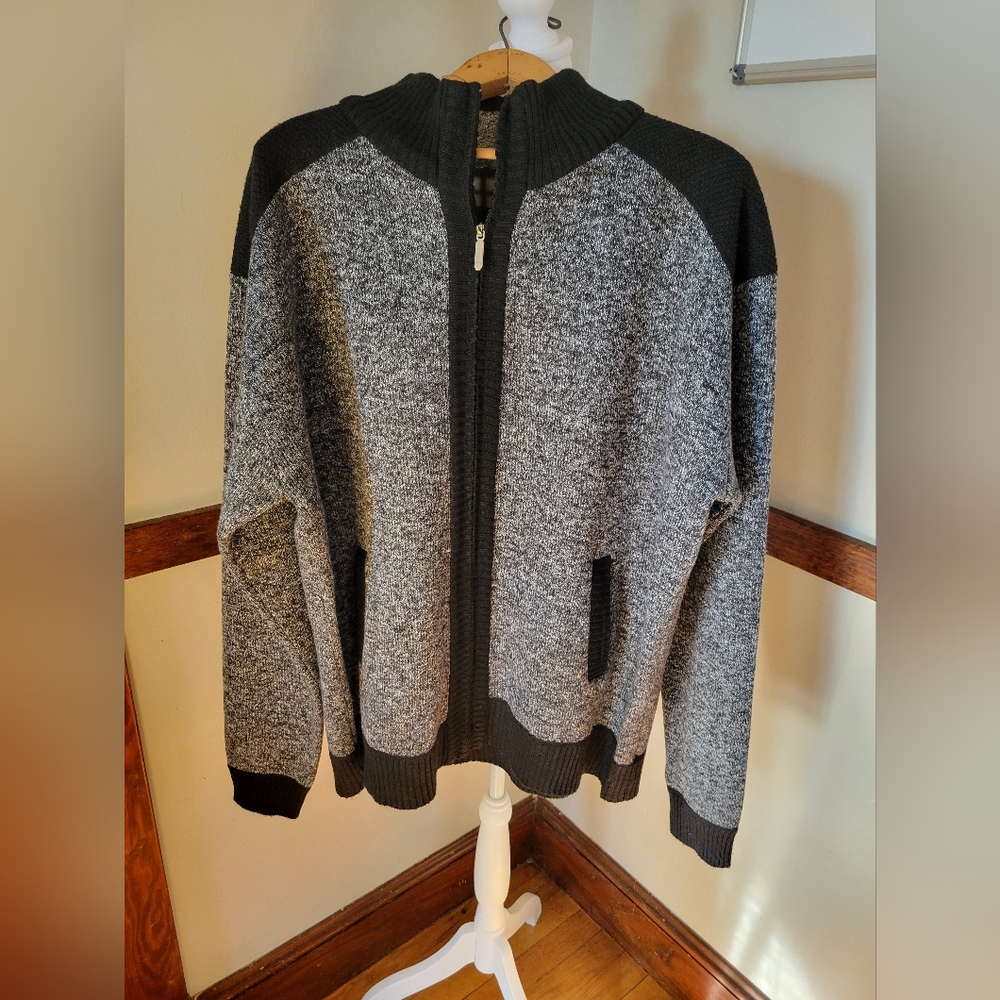Men's Full-Zip Heather Gray Knit Sweater with Black Trim